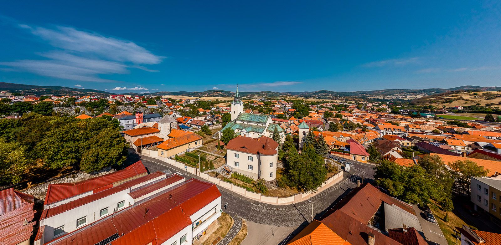 Kostol a priľahlé uličky v Krupine