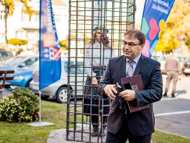 Klietka hanby na Svätotrojičnom námestí